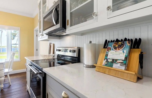 Elizabeth Mcbrides Raulersons Casa | Intracoastal Waterfront Retreat, Sleeps 10