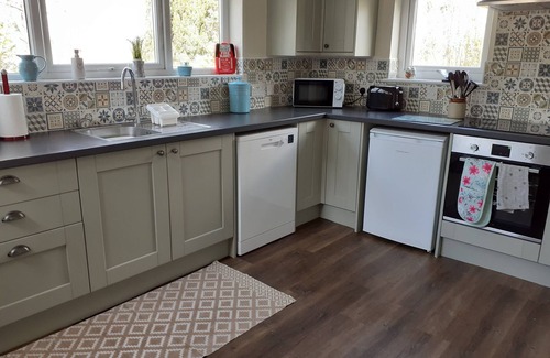 Rhyd-y-clafdy Cabaña | Inviting 3-bed Cottage Close to Pwllheli