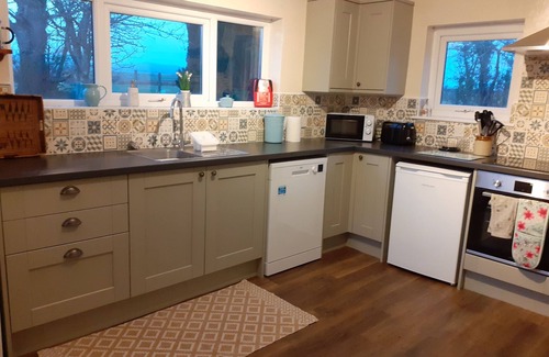 Rhyd-y-clafdy Cabaña | Inviting 3-bed Cottage Close to Pwllheli