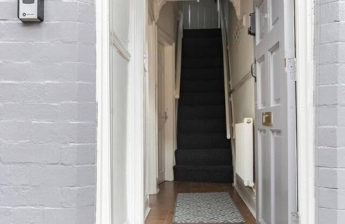Liverpool Casa | Inviting 3-bedroom Home in Liverpool With Parking