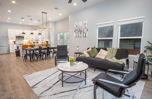 Highland Park Casa | Inviting 4BR 2BA Near Downtown Riverwalk