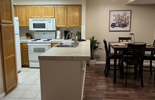 Downtown Condominio | Inviting and restful fully furnished 2 bedrooms, 1 bath condo.