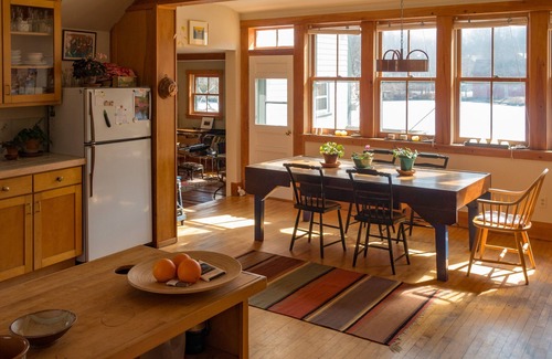 Harrisville Casa | Invitando al país victoriano en el lago en el histórico Harrisville