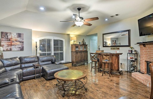 Lewisville Casa | Inviting Lewisville House with Patio and Grill!