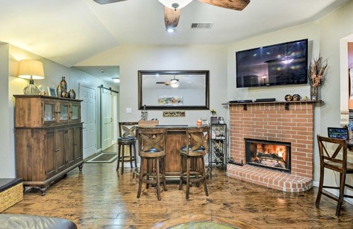 Lewisville Casa | Inviting Lewisville House with Patio and Grill!