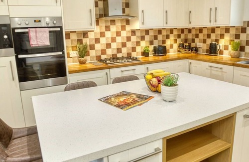 Lincoln Casa | Inviting & Spacious Home | Free Parking | Hospital