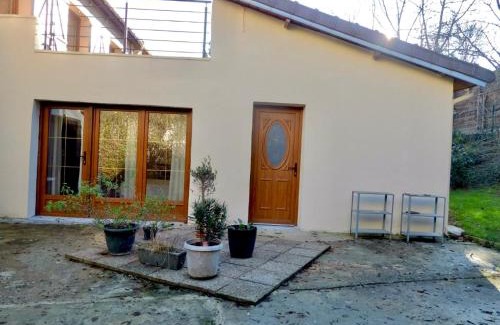Saint-Germain-en-Laye Casa | Iris Garden Cottage