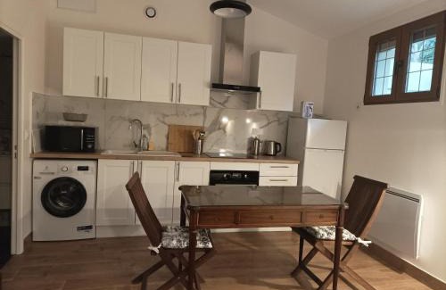 Saint-Germain-en-Laye Casa | Iris Garden Cottage