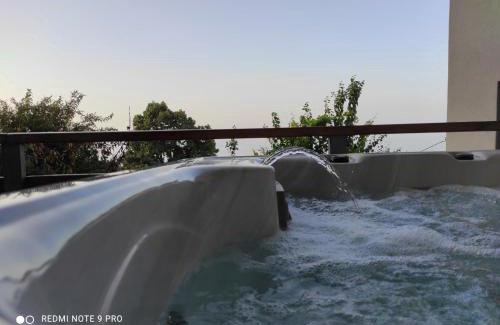 Tsagarada Apartamento | Iris Stone Villa with Jacuzzi