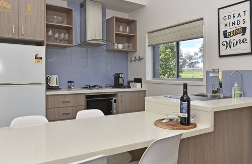 Pokolbin Villa | Ironbark Hill Villa 6