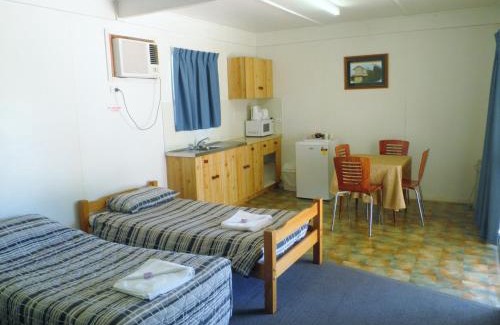 Barcaldine Hotel | Ironbark Inn