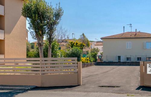 Marina di Cecina Apartamento | ISA-Residence with swimming-pool in Marina di Cecina only 700 meters from the sea, studio-apartments with air conditioning and private outdoor area