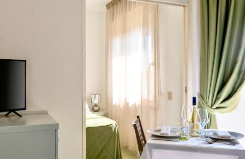 Marina di Cecina Apartamento | ISA-Residence with swimming-pool in Marina di Cecina only 700 meters from the sea, studio-apartments with air conditioning and private outdoor area