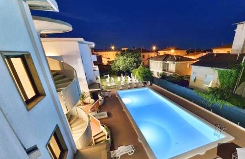 Marina di Cecina Apartamento | ISA-Residence with swimming-pool in Marina di Cecina only 700 meters from the sea, studio-apartments with air conditioning and private outdoor area