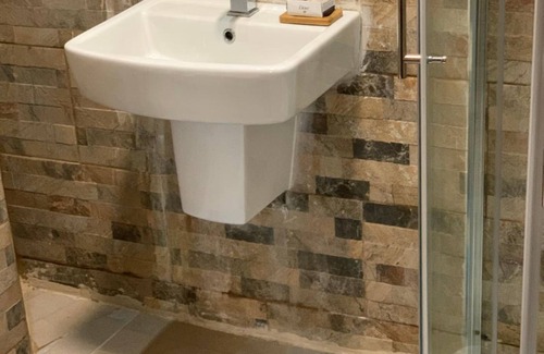 Freetown Casa | Ishmajoso Lodge