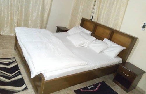 Freetown Casa | Ishmajoso Lodge