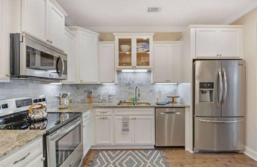 Epworth Acres Casa | Island Breeze | Luxury Townhouse | Free Bikes | Bring Your Boat Marina Close By