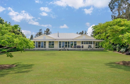 Palmers Island Casa | Island Getaway | Waterfront near Yamba