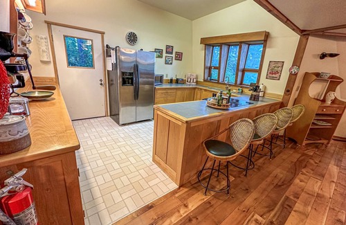 Greenbank Casa | Island getaway with balcony, Wifi, Washer/Dryer and waterview