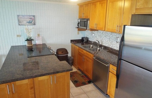 Punaluu Condominio | Island Life Retreat-Ocean Front-Beach Access