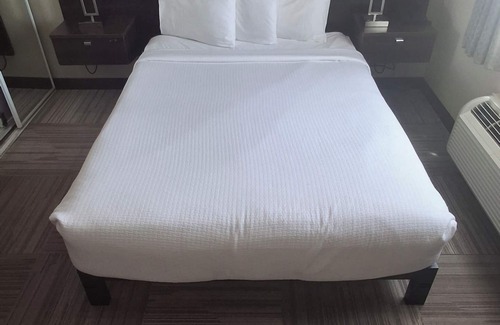 Lake Havasu City Hotel | Island Suites