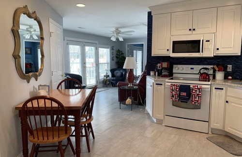 Chapin Cabaña | Island Trail's Sunset Cottage on Beautiful Lake Murray - Now with King Size bed!