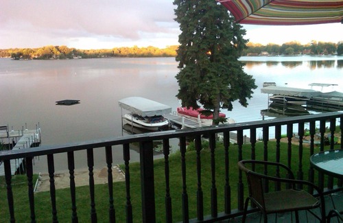 Browns Lake Casa | Frente al Paraíso con vista a la isla en un lago cristalino!