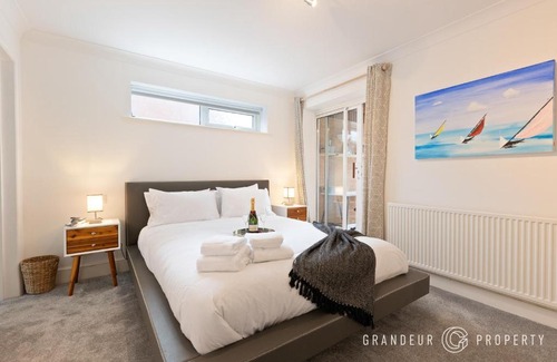 Poole Apartamento | Island Views by Grandeur Property