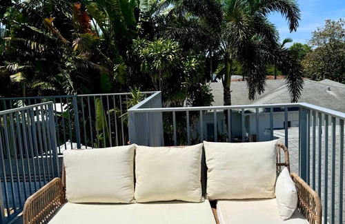 Wilton Manors Apartamento | Islands Inn on the Drive - Vista Azul Suite - Queen Bed - A2
