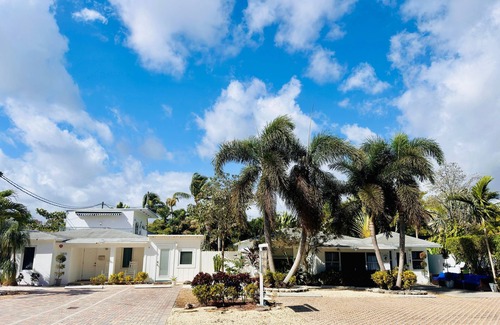 Wilton Manors Apartamento | Islands Inn on the Drive - Vista Azul Suite - Queen Bed - A2