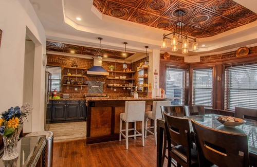 Detroit Casa | Islandview Family Get Away