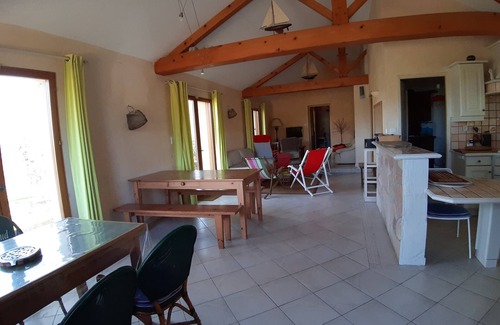 Four Casa | Isle d'Abeau, Bourgoin (38080), casa frente a un campo de golf, a 35 km de Lyon, 9 personas