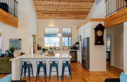 Michiana Casa | Israel · Lake View Escape