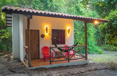 Las Uvas Casa | Istmo Beach and Jungle Bungalows