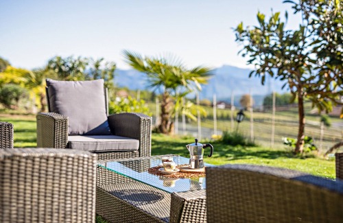 Castelvecchio Alto Apartamento | Apartamento vacacional 'Weitblick Kaltern' con vistas a la montaña, terraza privada y jardín