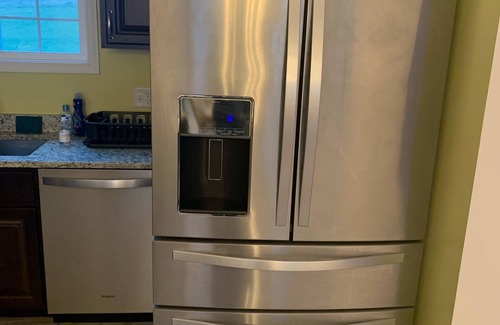 Harrisonburg Casa | It’s new home located in a quiet location with brand new furniture in.