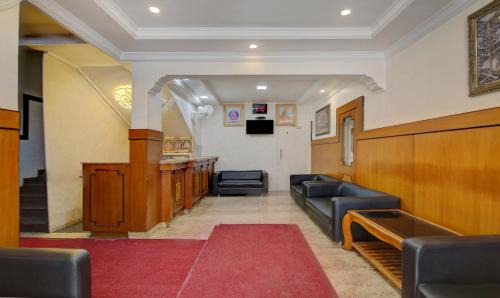 Rajajinagar Hotel | Itsy Hotels KES Residency, 10 Min From KSR Bengaluru City Junction