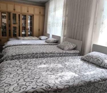 Karakol Cama Y Desayuno | IVA guest House