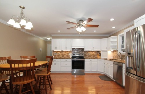 Lexington Casa | Ivy league Home - 4 Bedroom 2 Bath house