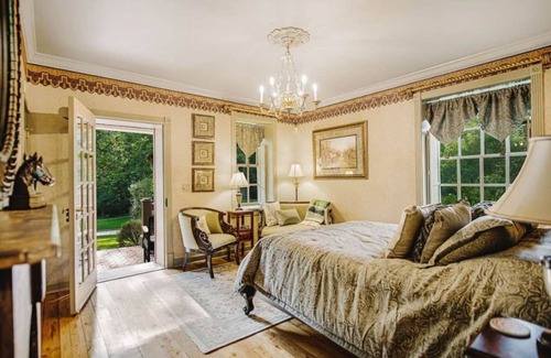 Elizabethtown Cama Y Desayuno | J. Buchanan Boudoir at Moonstone Manor