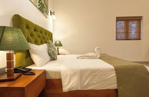 Ettukala Hotel | J leaf Hotel by Blue Bird