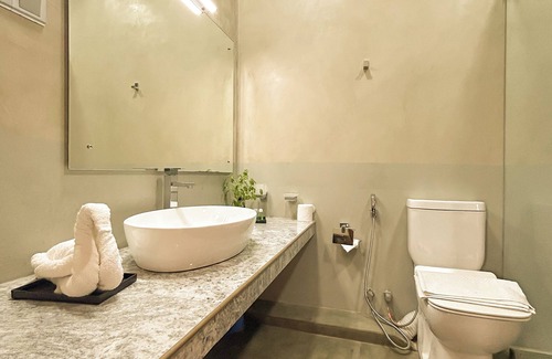 Ettukala Hotel | J leaf Hotel by Blue Bird