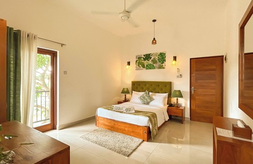 Ettukala Hotel | J leaf Hotel by Blue Bird