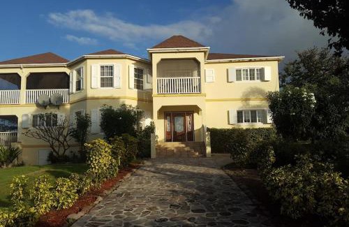 Westbury Villa | J's Oasis