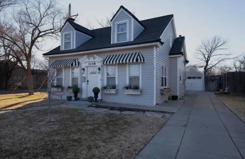 Amarillo Casa | J-Town House