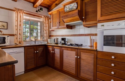 Alcalar Casa | Jacarandá Apartment in Quinta Velha by LovelyStay