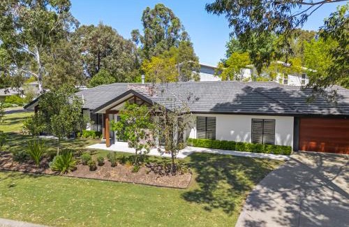 Pokolbin Casa | Jacaranda Amber The Vintage Golfside Luxe Villa Hunter Valley