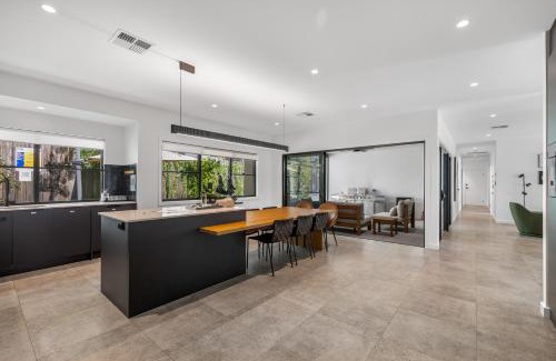 Pokolbin Casa | Jacaranda Amber The Vintage Golfside Luxe Villa Hunter Valley