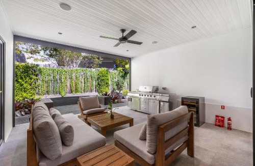 Pokolbin Casa | Jacaranda Amber The Vintage Golfside Luxe Villa Hunter Valley