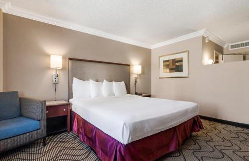 Produce and Waterfront Hotel | Jack London Inn